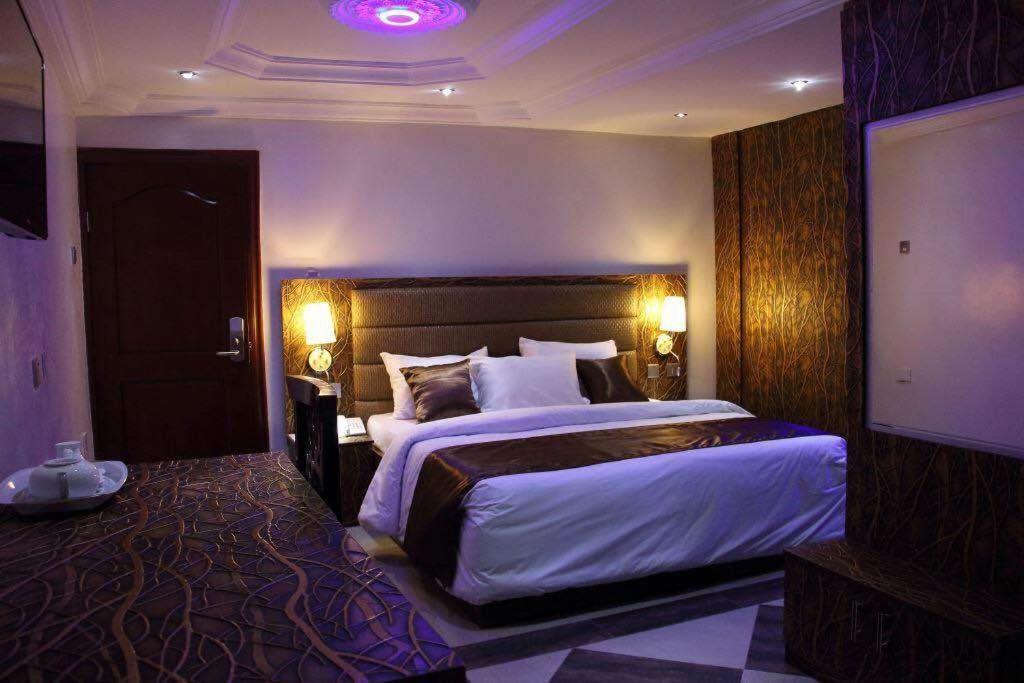 E-Suite Hotel Абуджа Екстер'єр фото